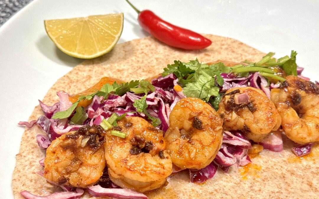 Tacos aux crevettes adobo et sauce à la mangue